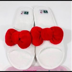 🎀Hello Kitty x Earth Therapeutics Slippers 🌍